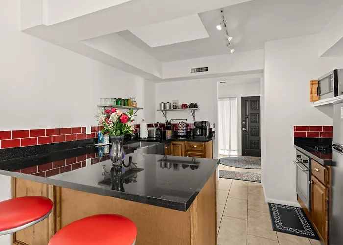 Red Rock Retreat With 360 Panoramic Views & Steps To Uptown Shops Dom wakacyjny