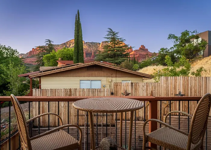 Red Rock Retreat With 360 Panoramic Views & Steps To Uptown Shops