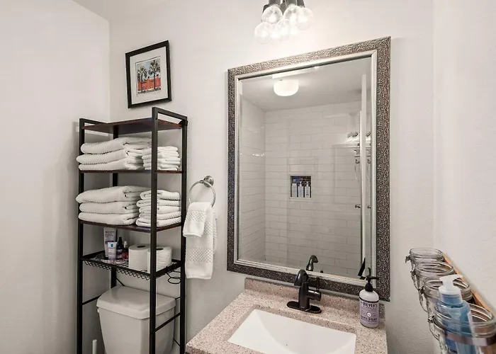 Red Rock Retreat With 360 Panoramic Views & Steps To Uptown Shops Dom wakacyjny