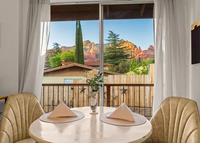 Red Rock Retreat With 360 Panoramic Views & Steps To Uptown Shops *