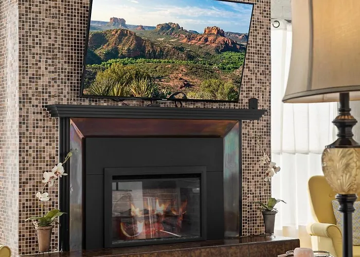 Red Rock Retreat With 360 Panoramic Views & Steps To Uptown Shops