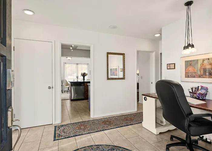 Red Rock Retreat With 360 Panoramic Views & Steps To Uptown Shops Dom wakacyjny *
