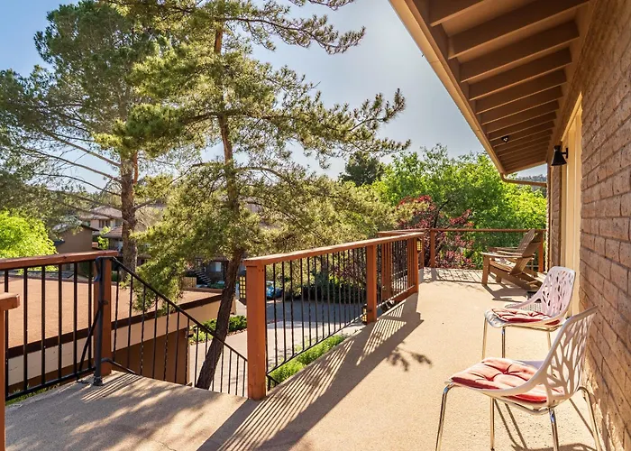 Red Rock Retreat With 360 Panoramic Views & Steps To Uptown Shops